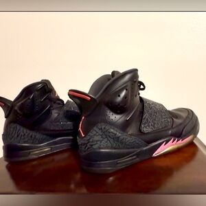 Nike Air Jordan Son of Mars blk/pink mid, youth sz 7, very good used!